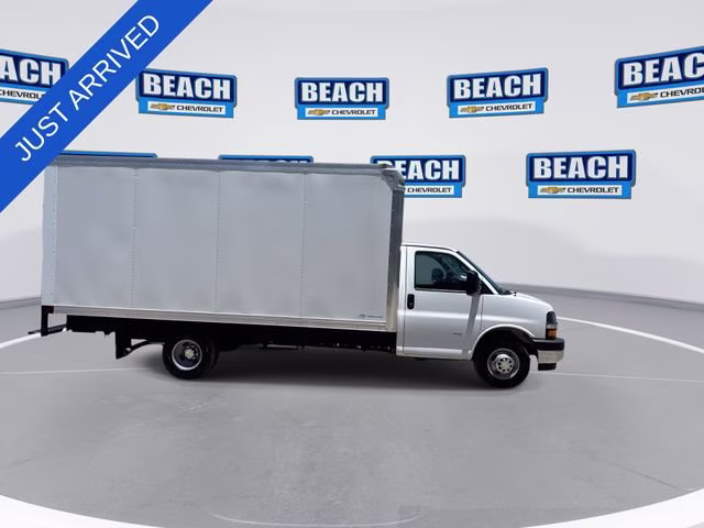 2026 Summit White Chevrolet Express Cutaway 3500 1WT RWD Long Wheelbase