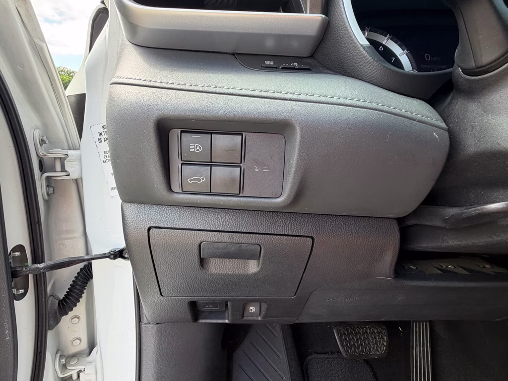 2021 Blizzard Pearl Toyota Highlander XLE FWD SUV