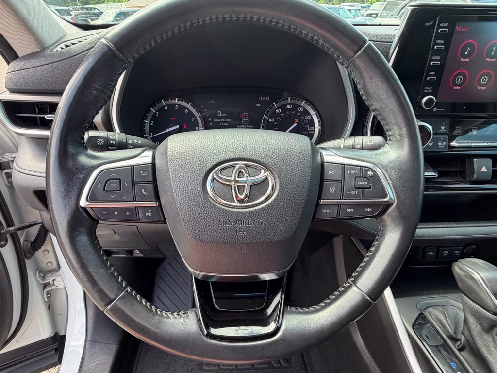 2021 Blizzard Pearl Toyota Highlander XLE FWD SUV