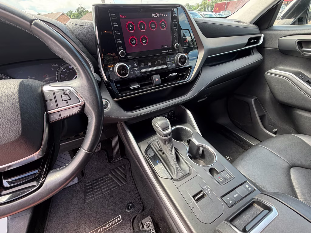 2021 Blizzard Pearl Toyota Highlander XLE FWD SUV