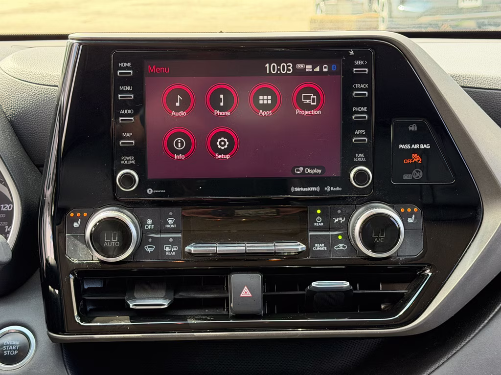 2021 Blizzard Pearl Toyota Highlander XLE FWD SUV