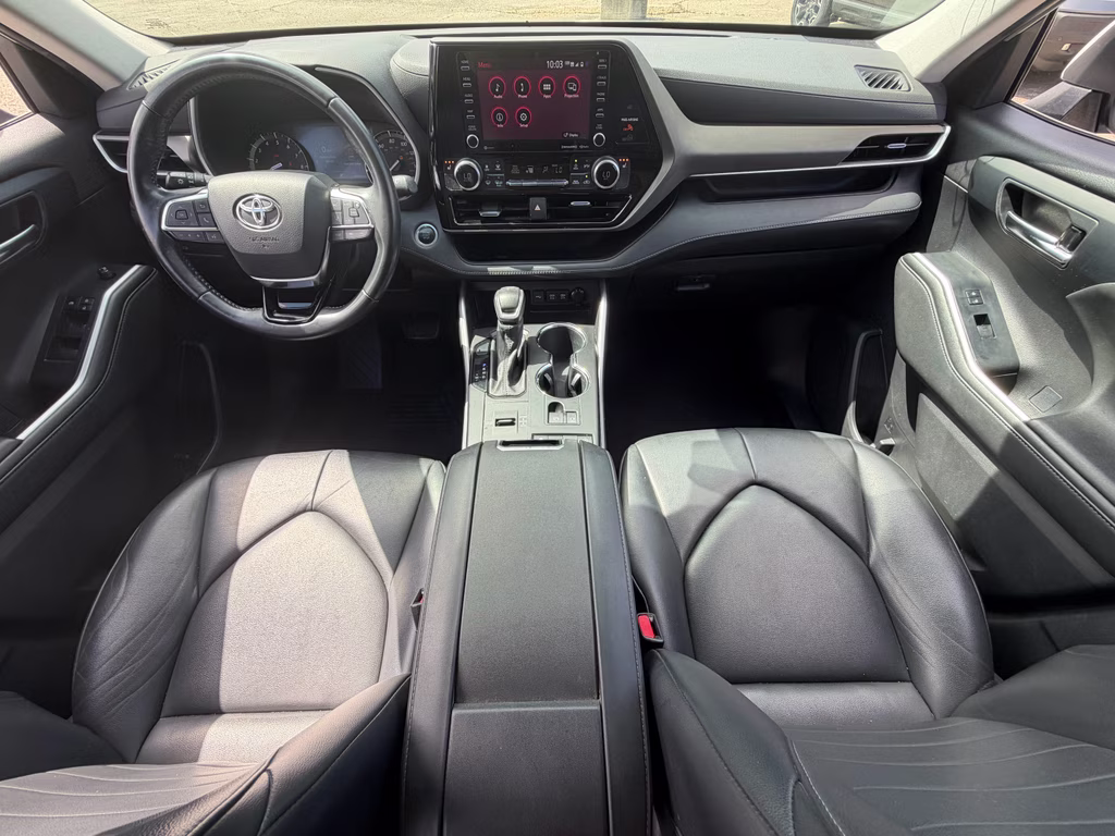 2021 Blizzard Pearl Toyota Highlander XLE FWD SUV
