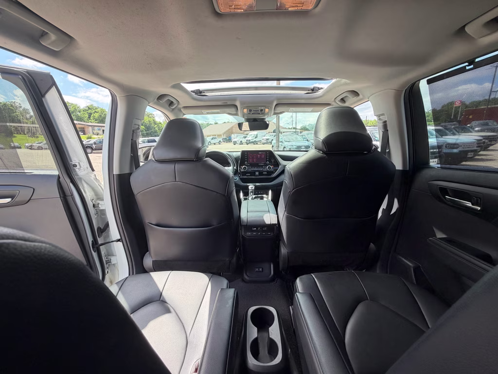 2021 Blizzard Pearl Toyota Highlander XLE FWD SUV