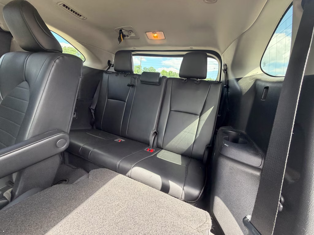 2021 Blizzard Pearl Toyota Highlander XLE FWD SUV