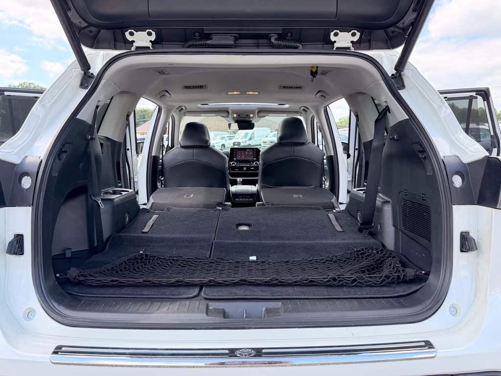 2021 Blizzard Pearl Toyota Highlander XLE FWD SUV