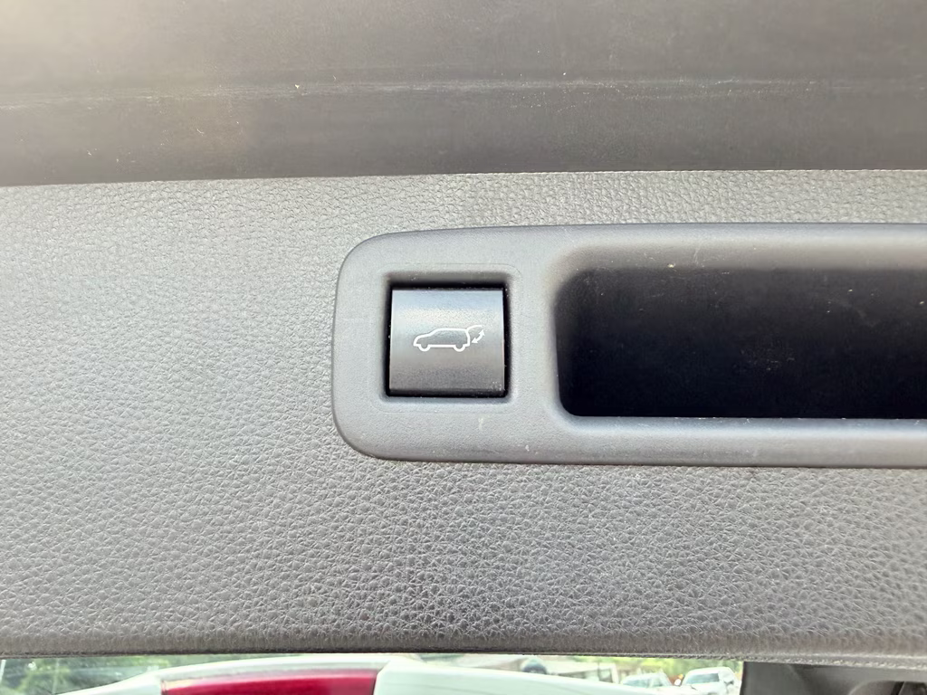 2021 Blizzard Pearl Toyota Highlander XLE FWD SUV