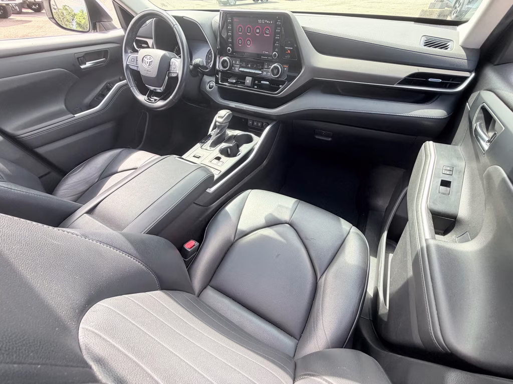 2021 Blizzard Pearl Toyota Highlander XLE FWD SUV