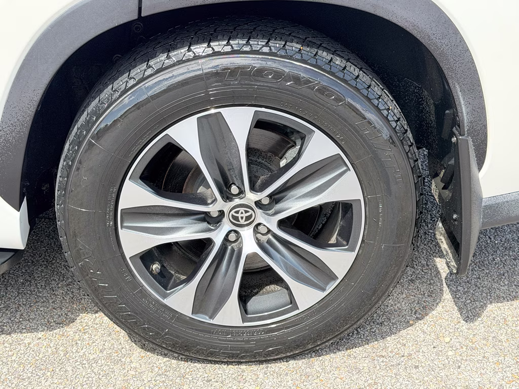 2021 Blizzard Pearl Toyota Highlander XLE FWD SUV