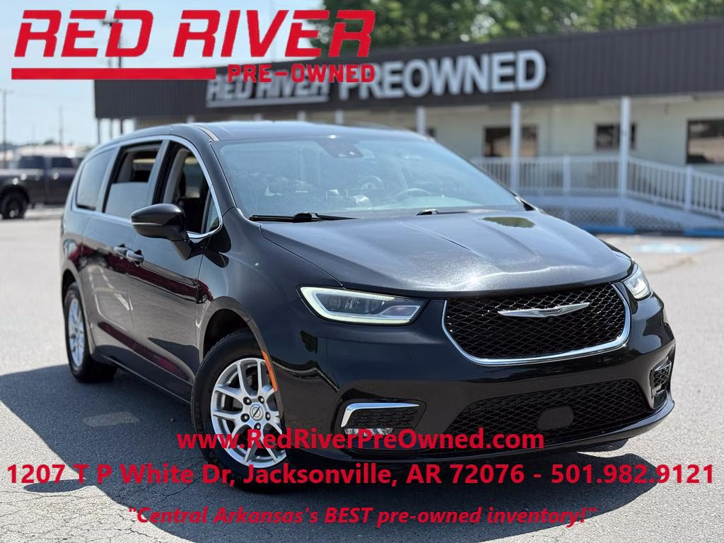 2023 Brilliant Black Crystal Pearlcoat Chrysler Pacifica Touring L FWD Van