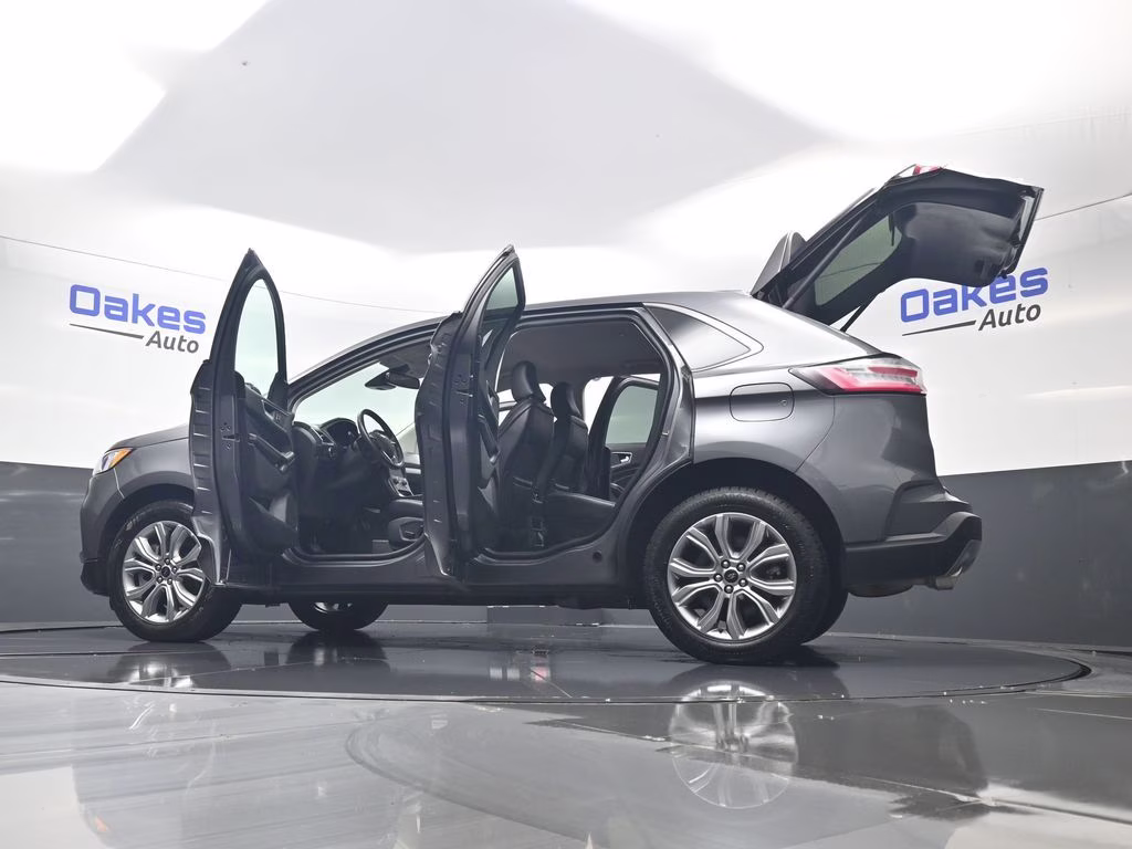 2024 Gray Metallic Ford Edge Titanium AWD SUV