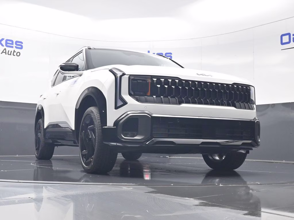 2027 Snow White Pearl Kia Seltos X-Line AWD SUV
