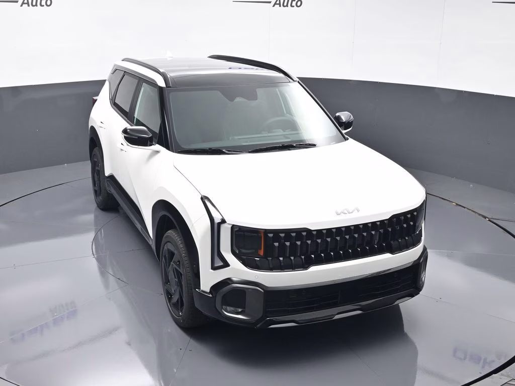 2027 Snow White Pearl Kia Seltos X-Line AWD SUV