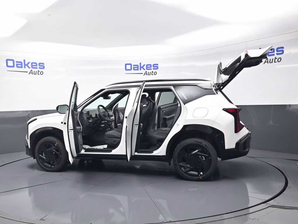 2027 Snow White Pearl Kia Seltos X-Line AWD SUV