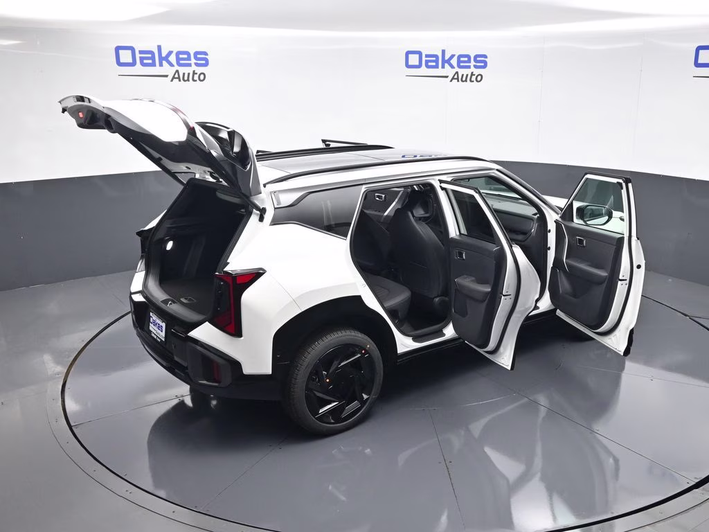 2027 Snow White Pearl Kia Seltos X-Line AWD SUV