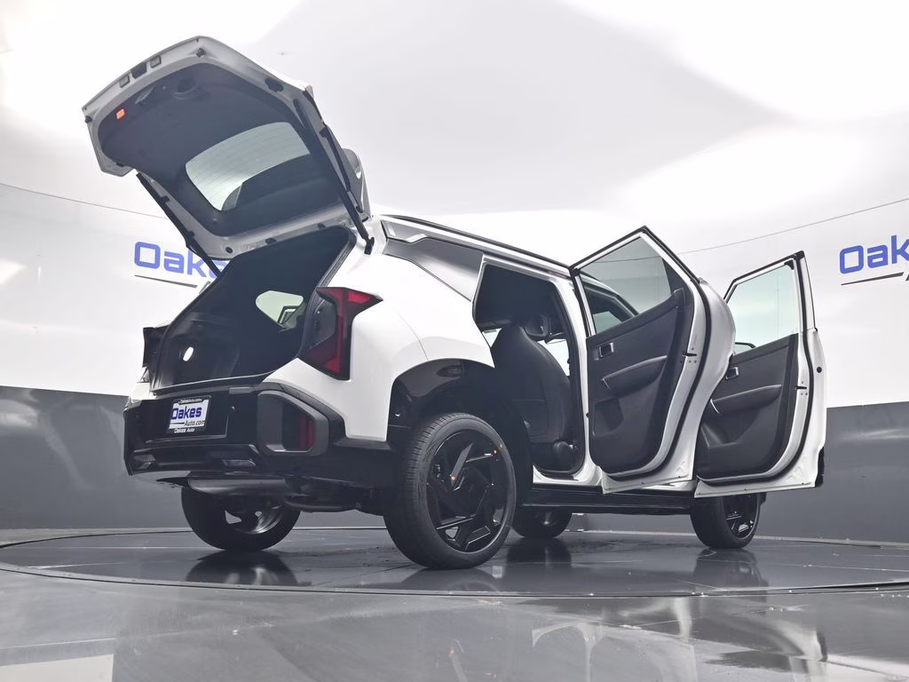 2027 Snow White Pearl Kia Seltos X-Line AWD SUV
