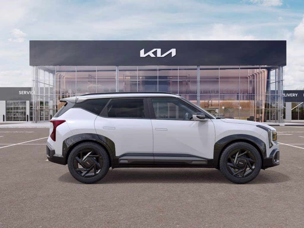 2027 Snow White Pearl Kia Seltos X-Line AWD SUV
