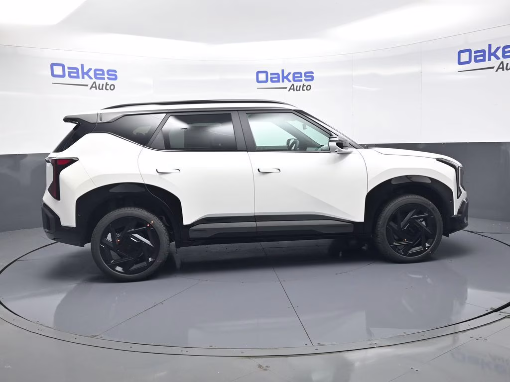 2027 Snow White Pearl Kia Seltos X-Line AWD SUV