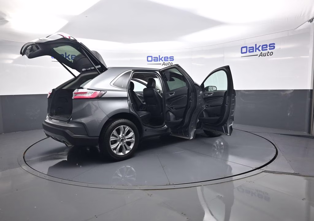 2024 Gray Metallic Ford Edge Titanium AWD SUV