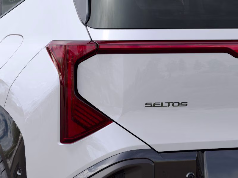 2027 Snow White Pearl Kia Seltos X-Line AWD SUV