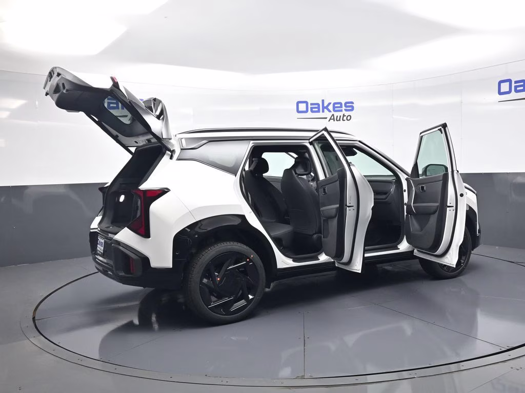 2027 Snow White Pearl Kia Seltos X-Line AWD SUV