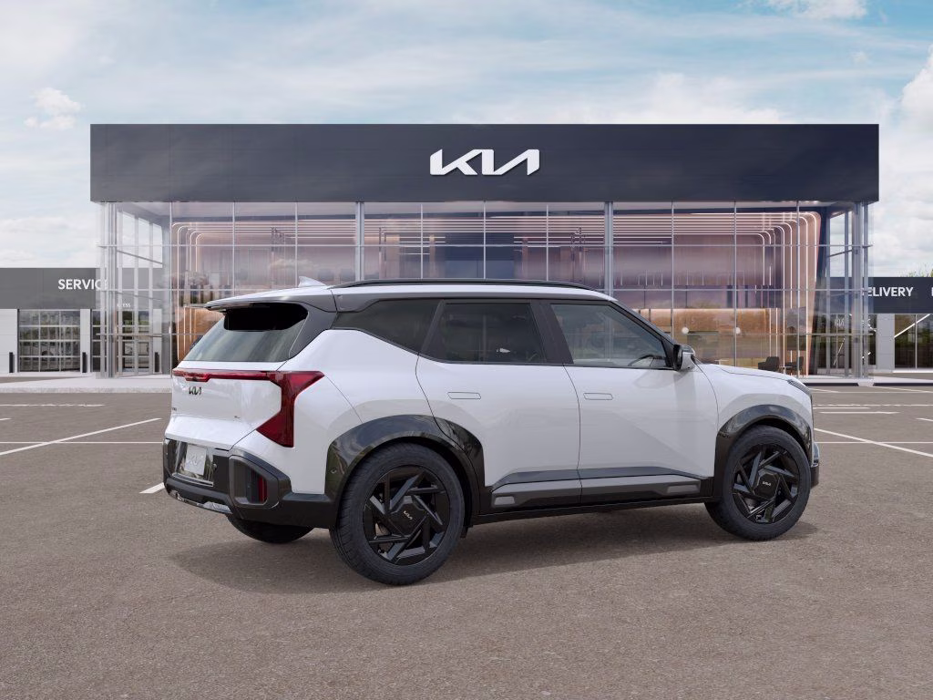 2027 Snow White Pearl Kia Seltos X-Line AWD SUV