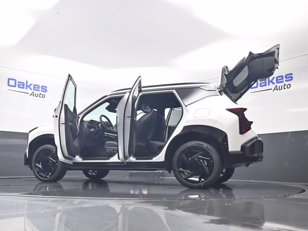 2027 Snow White Pearl Kia Seltos X-Line AWD SUV