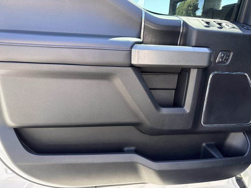 2019 White Platinum Metallic Tri-Coat Ford Super Duty F-250 SRW Platinum 4X4 Truck