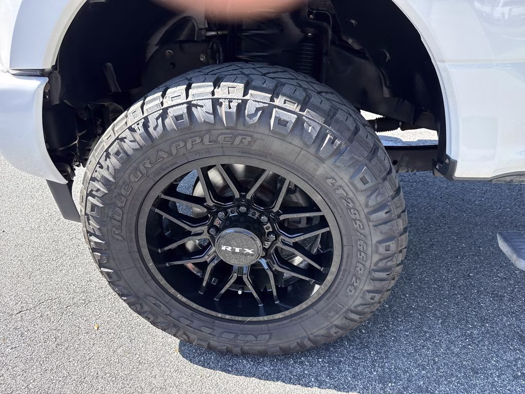 2019 White Platinum Metallic Tri-Coat Ford Super Duty F-250 SRW Platinum 4X4 Truck
