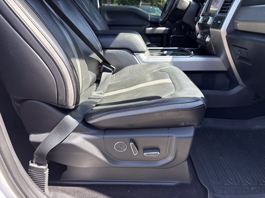 2019 White Platinum Metallic Tri-Coat Ford Super Duty F-250 SRW Platinum 4X4 Truck
