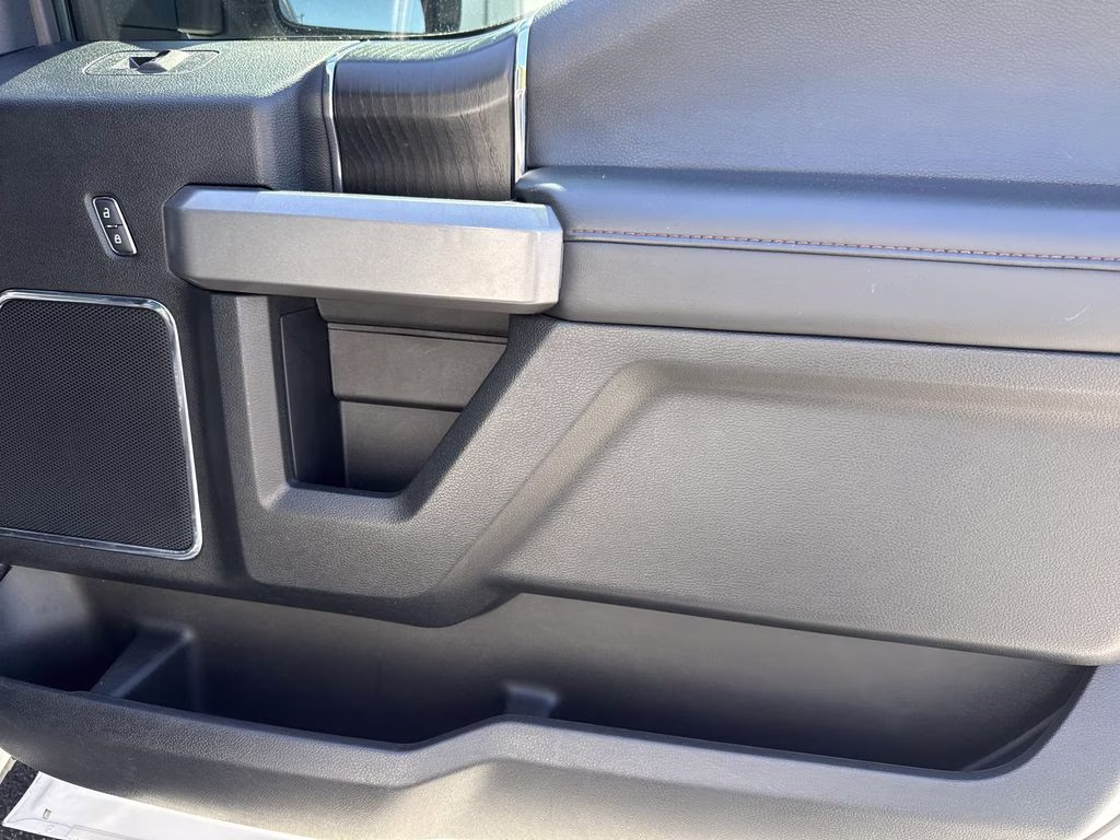 2019 White Platinum Metallic Tri-Coat Ford Super Duty F-250 SRW Platinum 4X4 Truck
