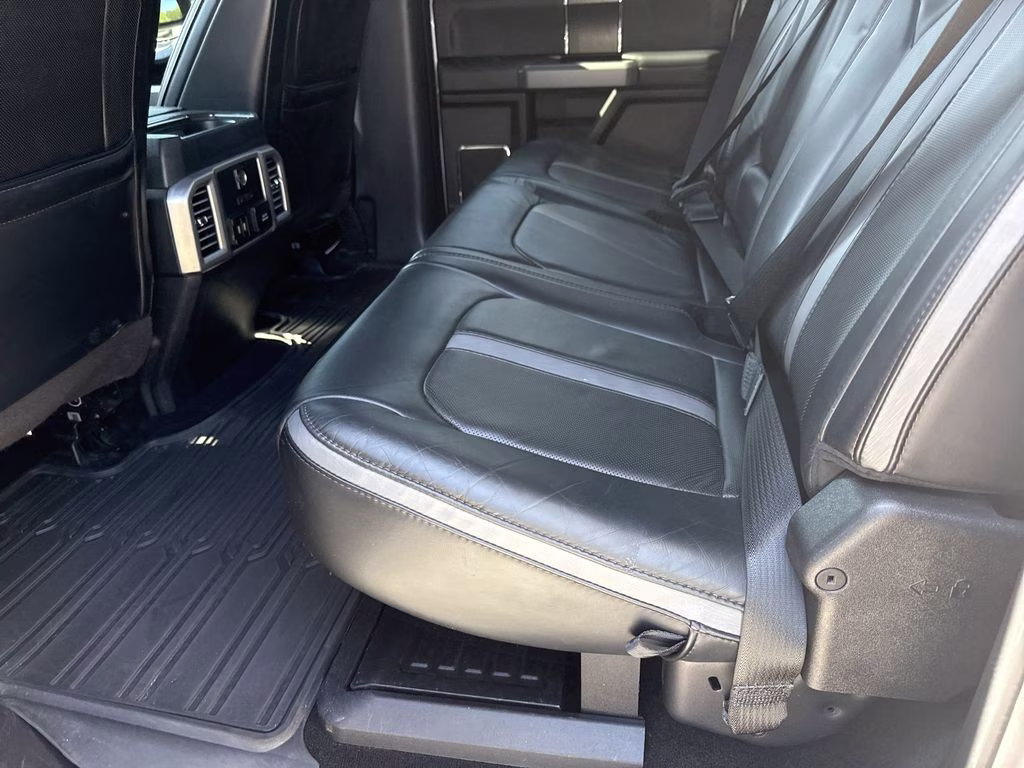 2019 White Platinum Metallic Tri-Coat Ford Super Duty F-250 SRW Platinum 4X4 Truck