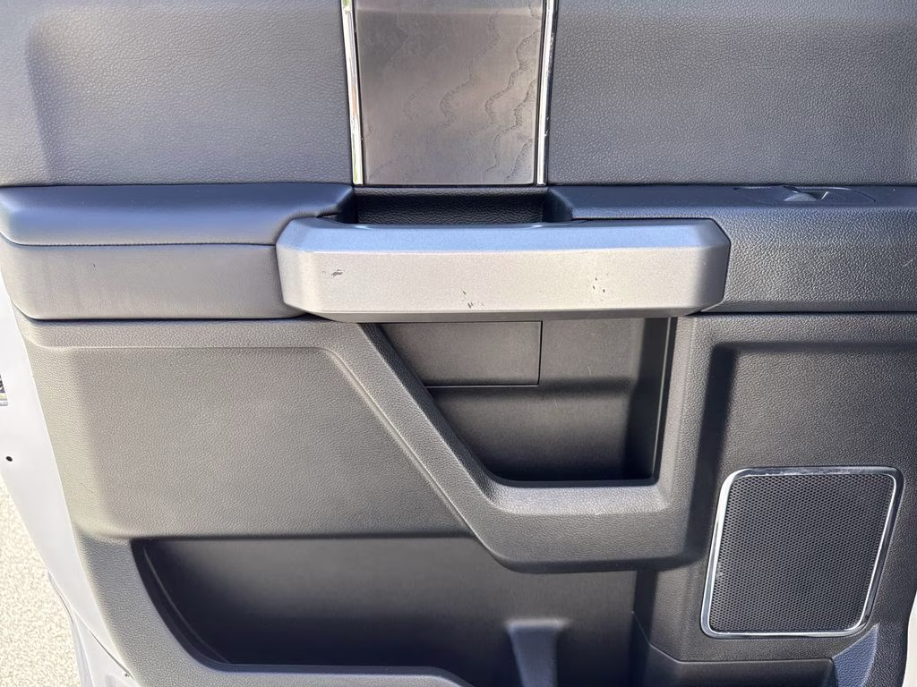 2019 White Platinum Metallic Tri-Coat Ford Super Duty F-250 SRW Platinum 4X4 Truck