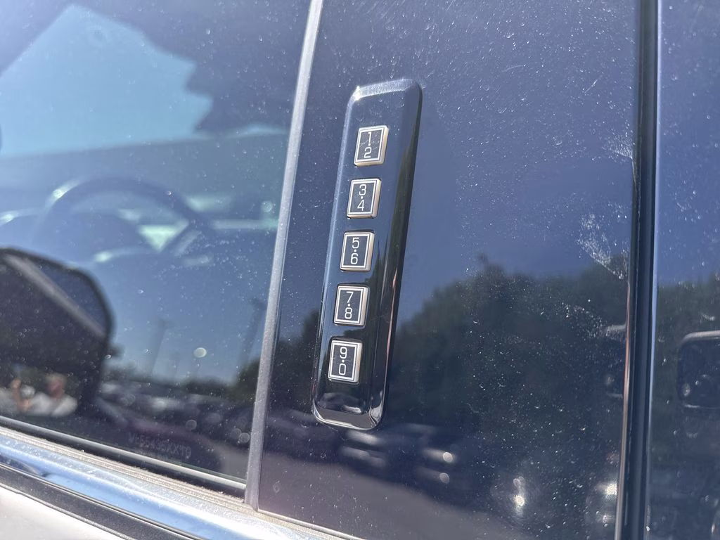 2019 White Platinum Metallic Tri-Coat Ford Super Duty F-250 SRW Platinum 4X4 Truck