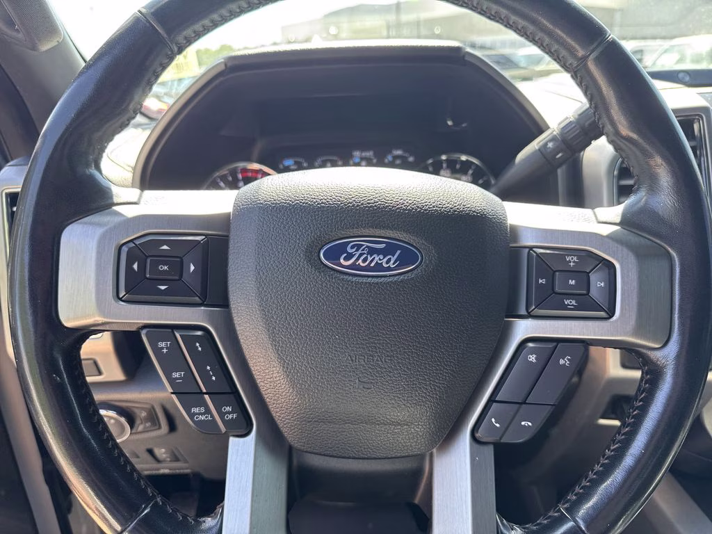 2019 White Platinum Metallic Tri-Coat Ford Super Duty F-250 SRW Platinum 4X4 Truck