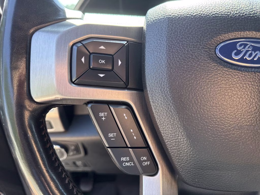 2019 White Platinum Metallic Tri-Coat Ford Super Duty F-250 SRW Platinum 4X4 Truck