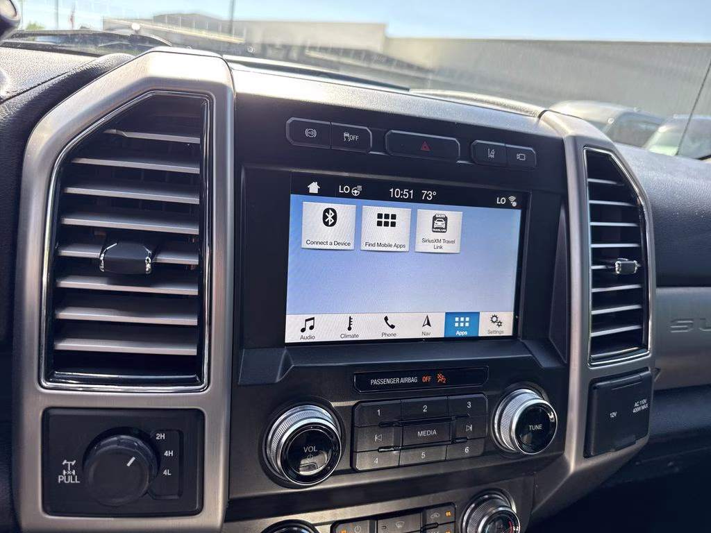 2019 White Platinum Metallic Tri-Coat Ford Super Duty F-250 SRW Platinum 4X4 Truck