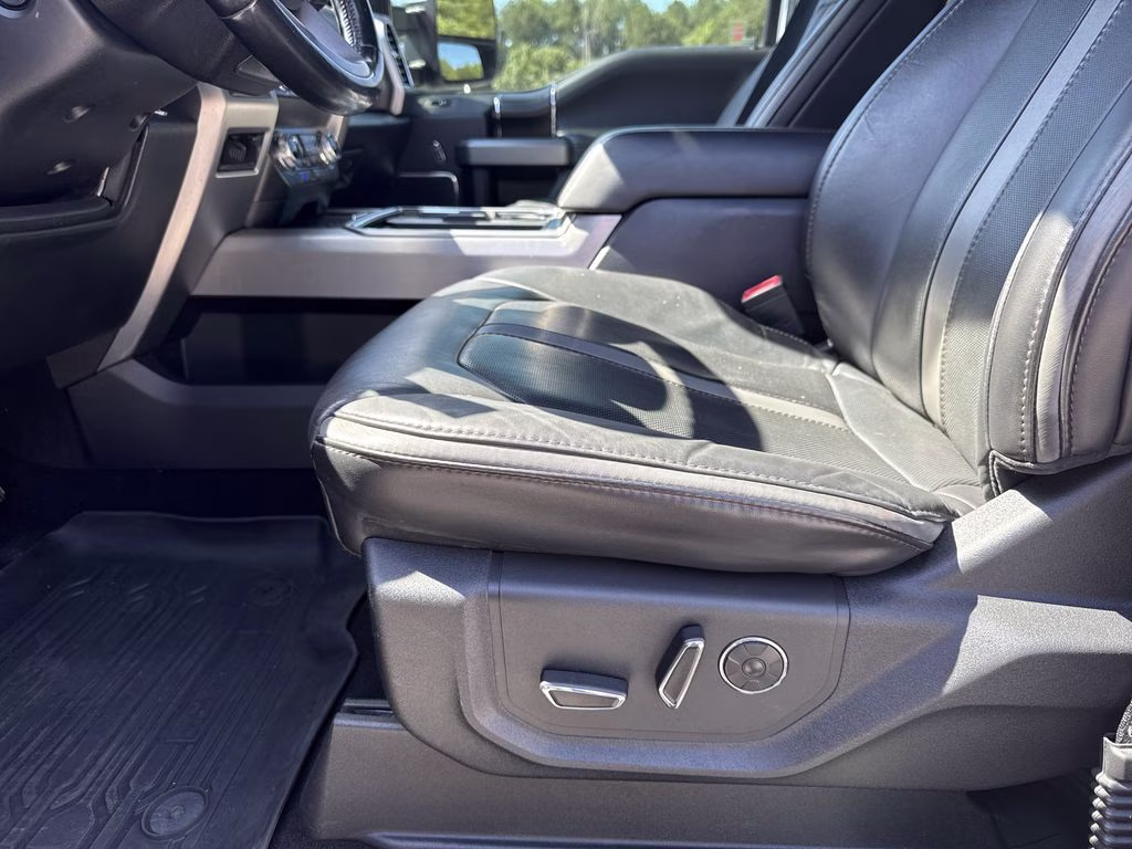 2019 White Platinum Metallic Tri-Coat Ford Super Duty F-250 SRW Platinum 4X4 Truck