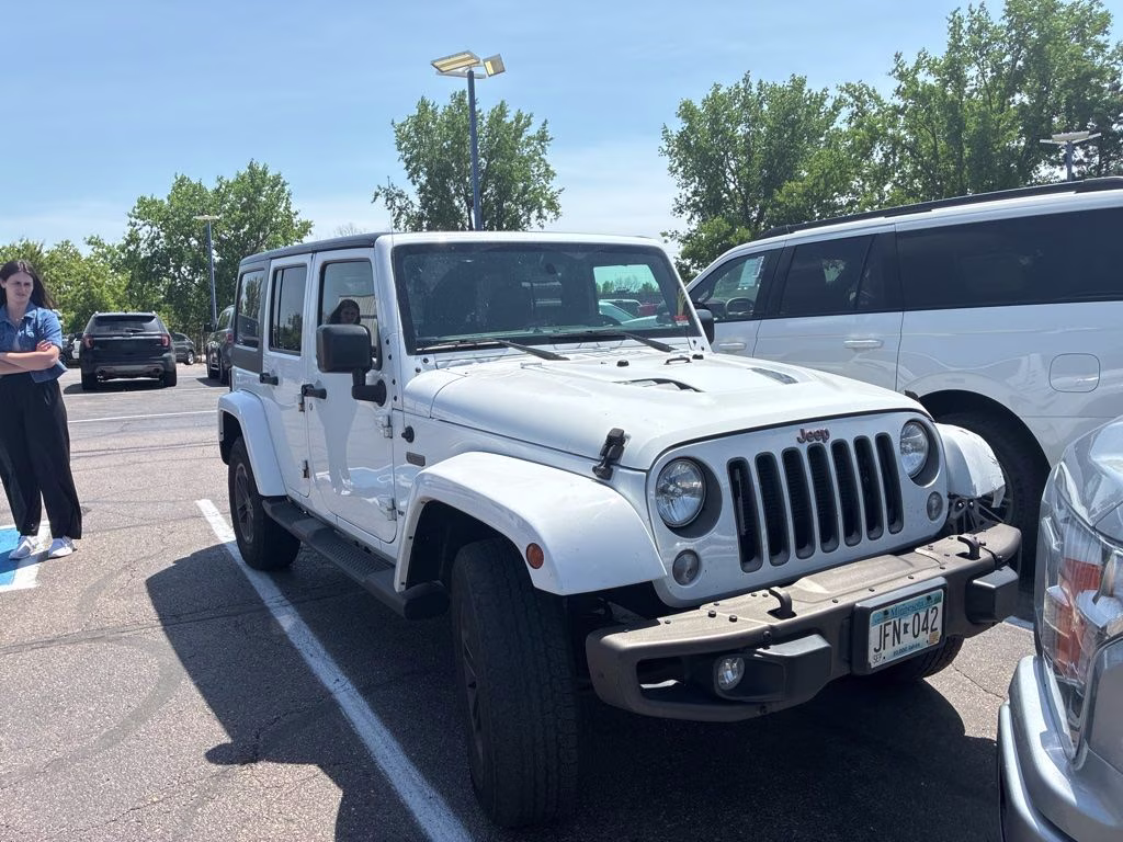 2016 Bright White Clearcoat Jeep Wrangler Unlimited Sahara 4X4 SUV