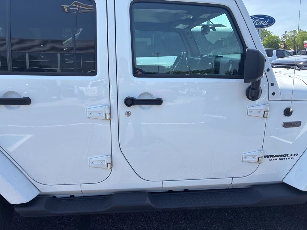 2016 Bright White Clearcoat Jeep Wrangler Unlimited Sahara 4X4 SUV