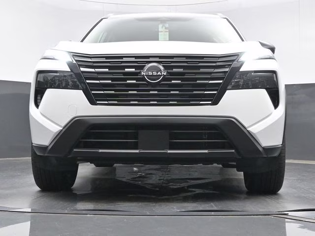 2026 Everest White Pearl Tricoat Nissan Rogue Dark Armor FWD SUV