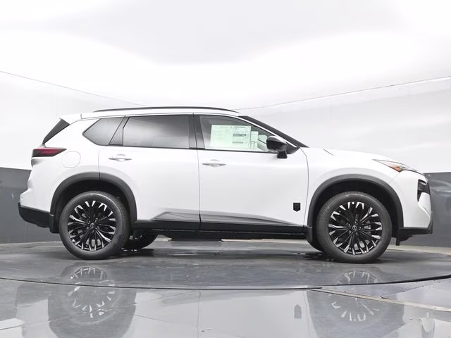 2026 Everest White Pearl Tricoat Nissan Rogue Dark Armor FWD SUV