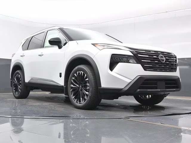2026 Everest White Pearl Tricoat Nissan Rogue Dark Armor FWD SUV