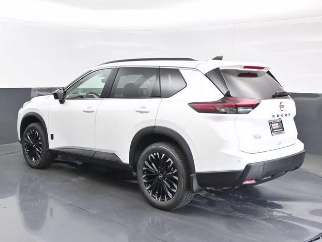 2026 Everest White Pearl Tricoat Nissan Rogue Dark Armor FWD SUV