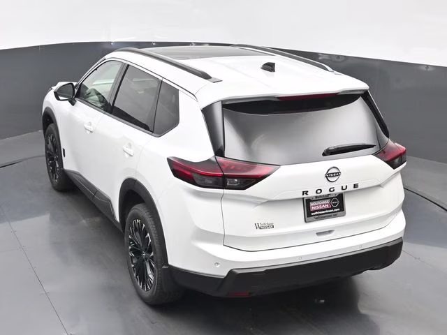2026 Everest White Pearl Tricoat Nissan Rogue Dark Armor FWD SUV