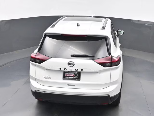 2026 Everest White Pearl Tricoat Nissan Rogue Dark Armor FWD SUV