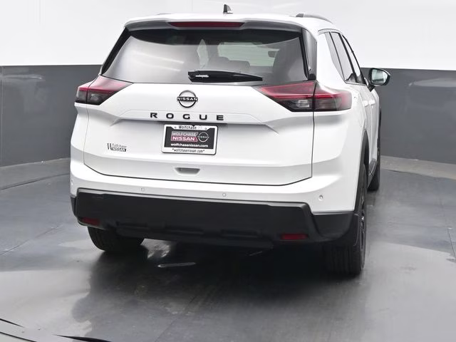 2026 Everest White Pearl Tricoat Nissan Rogue Dark Armor FWD SUV
