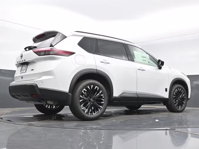 2026 Everest White Pearl Tricoat Nissan Rogue Dark Armor AWD SUV