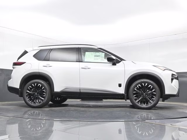 2026 Everest White Pearl Tricoat Nissan Rogue Dark Armor AWD SUV