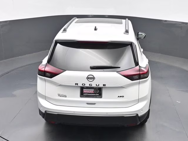2026 Everest White Pearl Tricoat Nissan Rogue Dark Armor AWD SUV