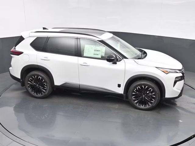 2026 Everest White Pearl Tricoat Nissan Rogue Dark Armor AWD SUV